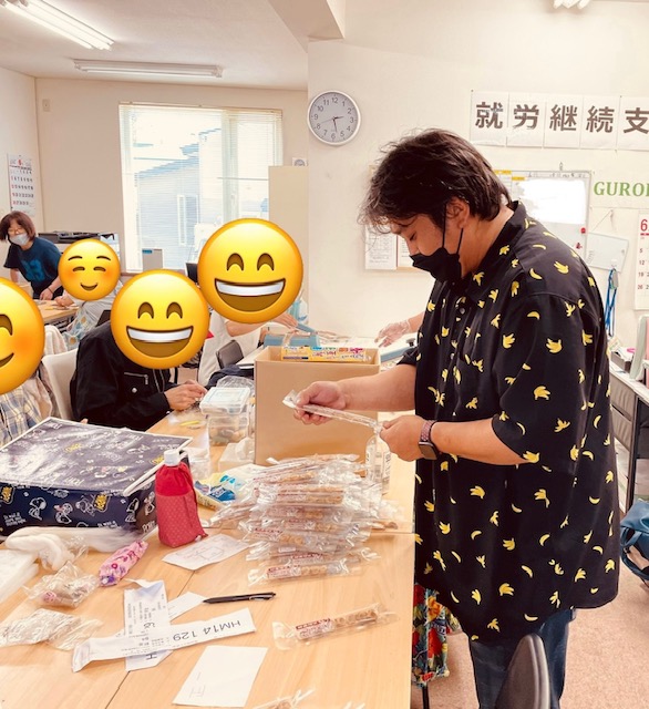 ホタテの袋詰め